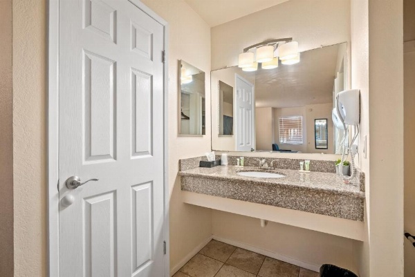 Sunbeam Motel image 13