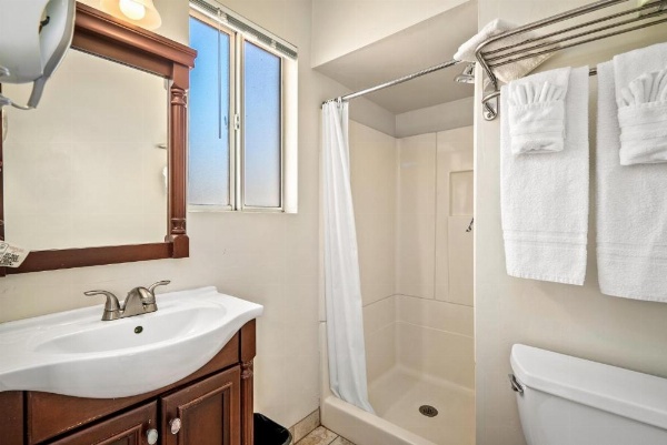 Sunbeam Motel image 5